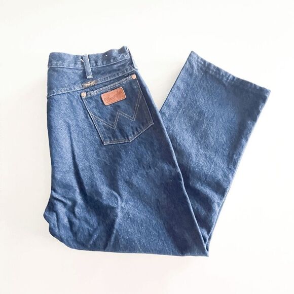 Wrangler Mens Five Pocket Mid-Rise Straight Leg Jeans Medium Wash Blue 40 Hemmed - Picture 1 of 9